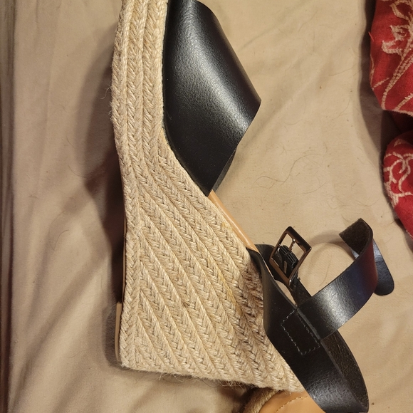 Torrid wedge - Picture 3 of 5